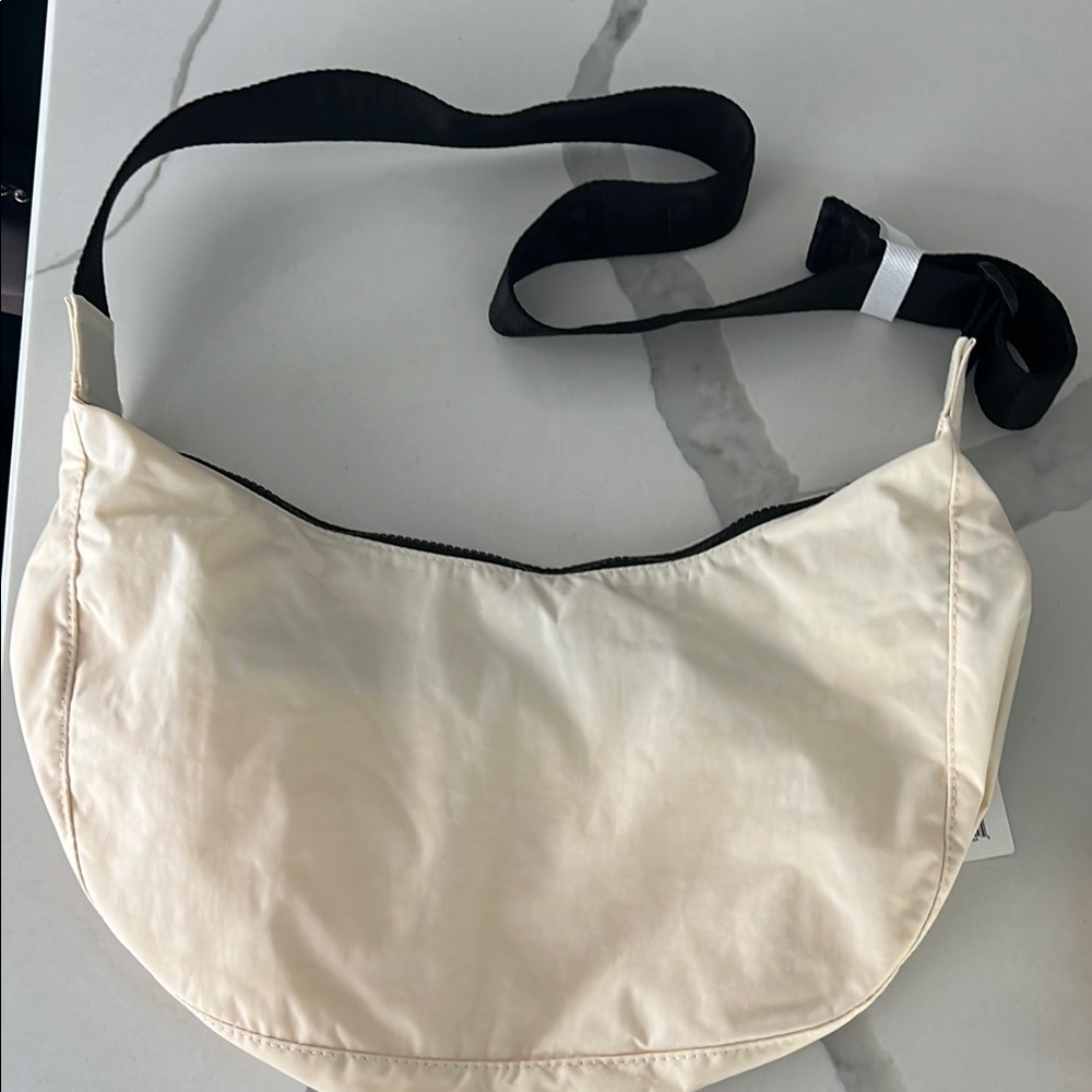 BAGGU Medium Crescent Bag
